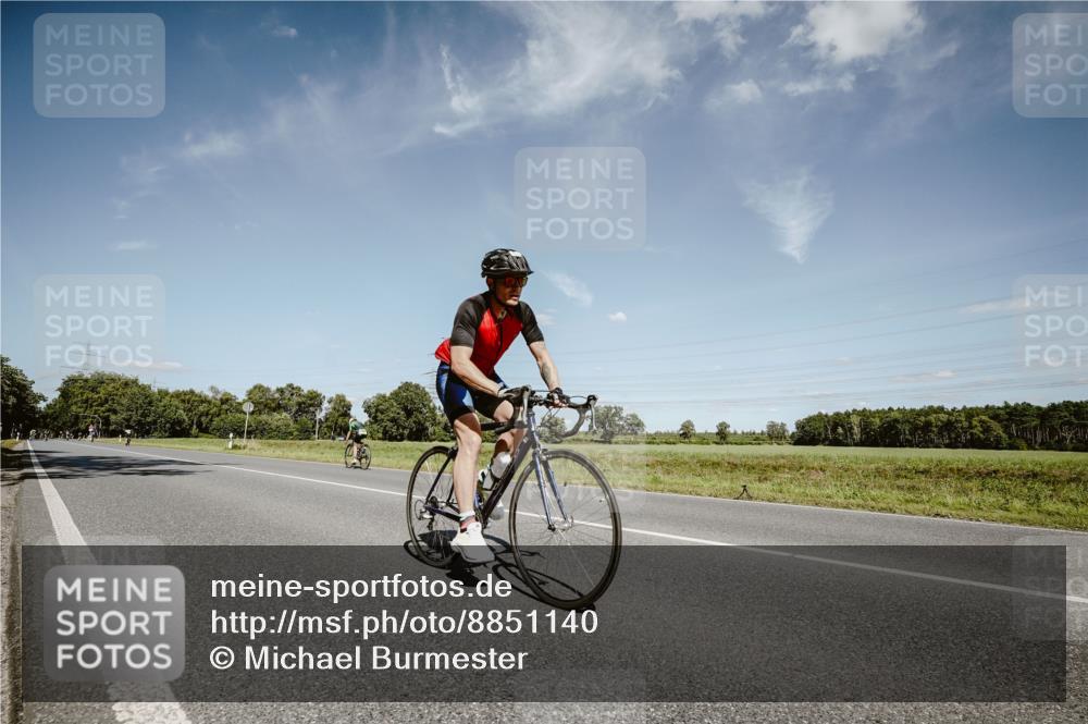 07.09.2025 - 19. Norderstedt Triathlon Michael Burmester http://msf.ph/oto/8851140 07.09.2025 14:22:21 Radfahren 374 meine-sportfotos.de
