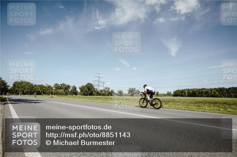 07.09.2025 - 19. Norderstedt Triathlon Michael Burmester http://msf.ph/oto/8851143 07.09.2025 14:22:24 Radfahren 374 meine-sportfotos.de