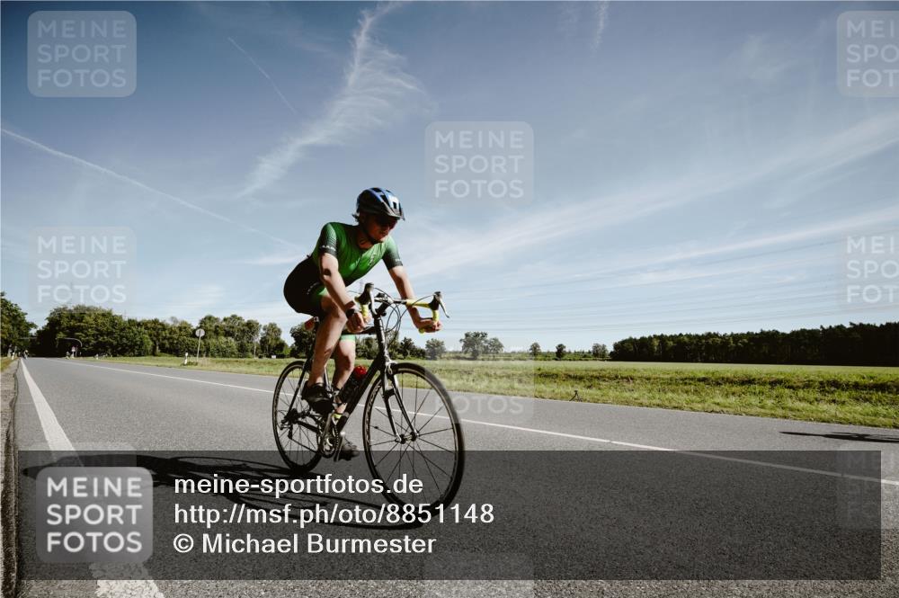 07.09.2025 - 19. Norderstedt Triathlon Michael Burmester http://msf.ph/oto/8851148 07.09.2025 11:17:11 Radfahren 152, 204, 1173 meine-sportfotos.de