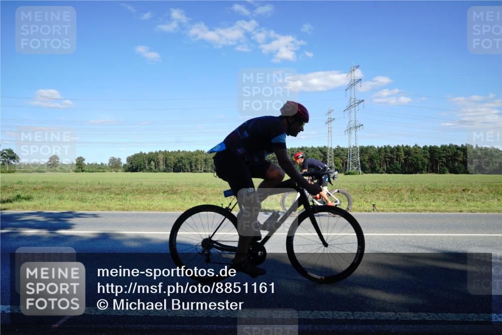 07.09.2025 - 19. Norderstedt Triathlon Michael Burmester http://msf.ph/oto/8851161 07.09.2025 15:39:28 Radfahren 409 meine-sportfotos.de