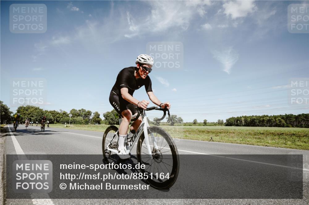 07.09.2025 - 19. Norderstedt Triathlon Michael Burmester http://msf.ph/oto/8851164 07.09.2025 14:22:32 Radfahren 911, 980, 983, 1004, 1025, 1032 meine-sportfotos.de
