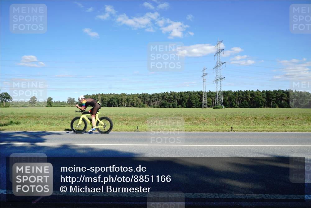 07.09.2025 - 19. Norderstedt Triathlon Michael Burmester http://msf.ph/oto/8851166 07.09.2025 15:39:29 Radfahren 409 meine-sportfotos.de