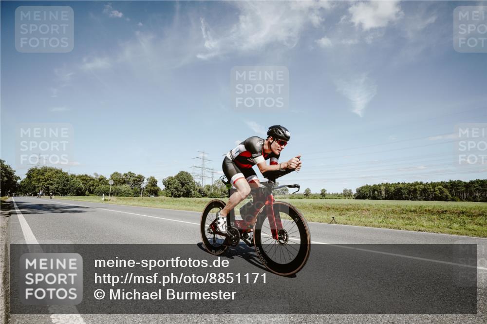 07.09.2025 - 19. Norderstedt Triathlon Michael Burmester http://msf.ph/oto/8851171 07.09.2025 14:22:34 Radfahren 911, 983, 1004, 1025, 1032 meine-sportfotos.de