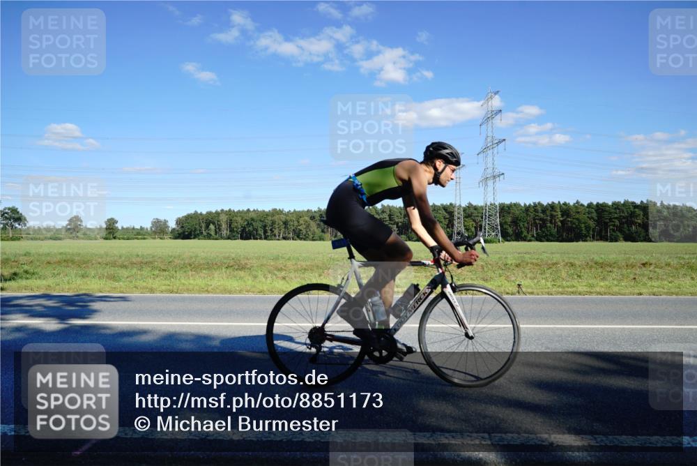 07.09.2025 - 19. Norderstedt Triathlon Michael Burmester http://msf.ph/oto/8851173 07.09.2025 15:39:35 Radfahren 913, 1481 meine-sportfotos.de