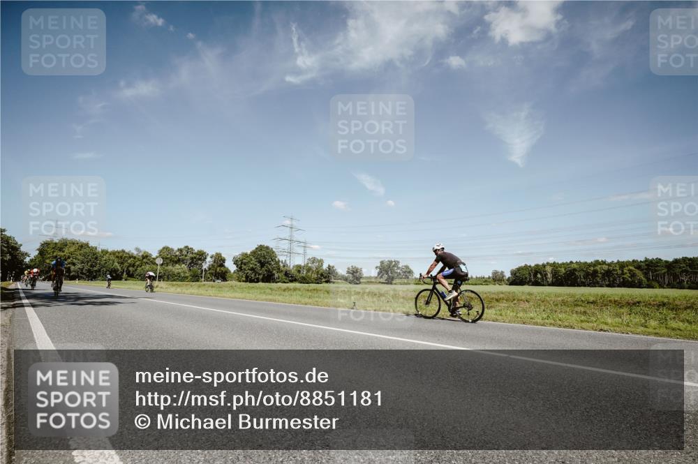 07.09.2025 - 19. Norderstedt Triathlon Michael Burmester http://msf.ph/oto/8851181 07.09.2025 14:22:45 Radfahren 880, 975 meine-sportfotos.de