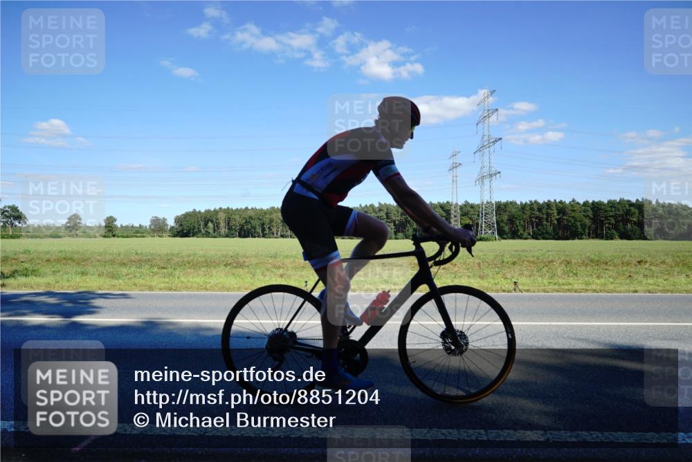 07.09.2025 - 19. Norderstedt Triathlon Michael Burmester http://msf.ph/oto/8851204 07.09.2025 15:40:01 Radfahren 924, 954, 1455, 1464 meine-sportfotos.de