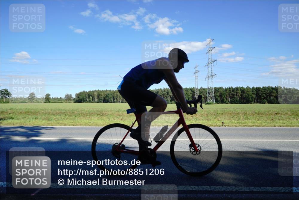 07.09.2025 - 19. Norderstedt Triathlon Michael Burmester http://msf.ph/oto/8851206 07.09.2025 15:40:02 Radfahren 924, 954, 1455, 1464 meine-sportfotos.de