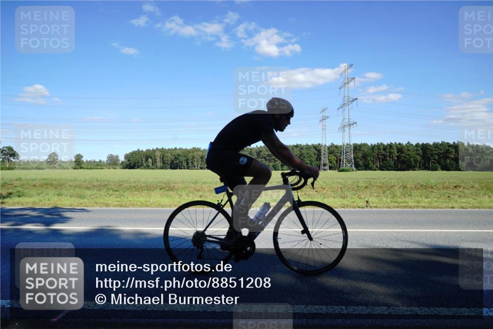 07.09.2025 - 19. Norderstedt Triathlon Michael Burmester http://msf.ph/oto/8851208 07.09.2025 15:40:05 Radfahren 923, 924, 1400, 1422, 1448, 1464, 1485 meine-sportfotos.de
