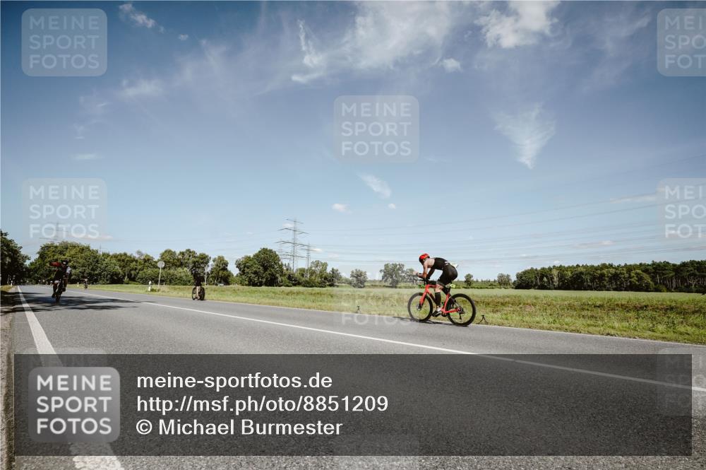 07.09.2025 - 19. Norderstedt Triathlon Michael Burmester http://msf.ph/oto/8851209 07.09.2025 14:22:56 Radfahren 968, 997 meine-sportfotos.de