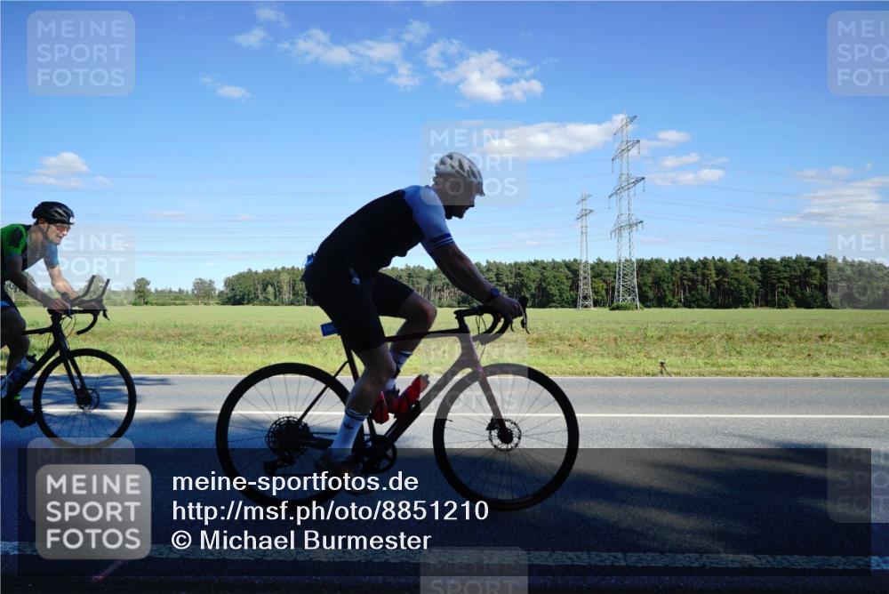 07.09.2025 - 19. Norderstedt Triathlon Michael Burmester http://msf.ph/oto/8851210 07.09.2025 15:40:06 Radfahren 923, 924, 1400, 1422, 1448, 1485 meine-sportfotos.de