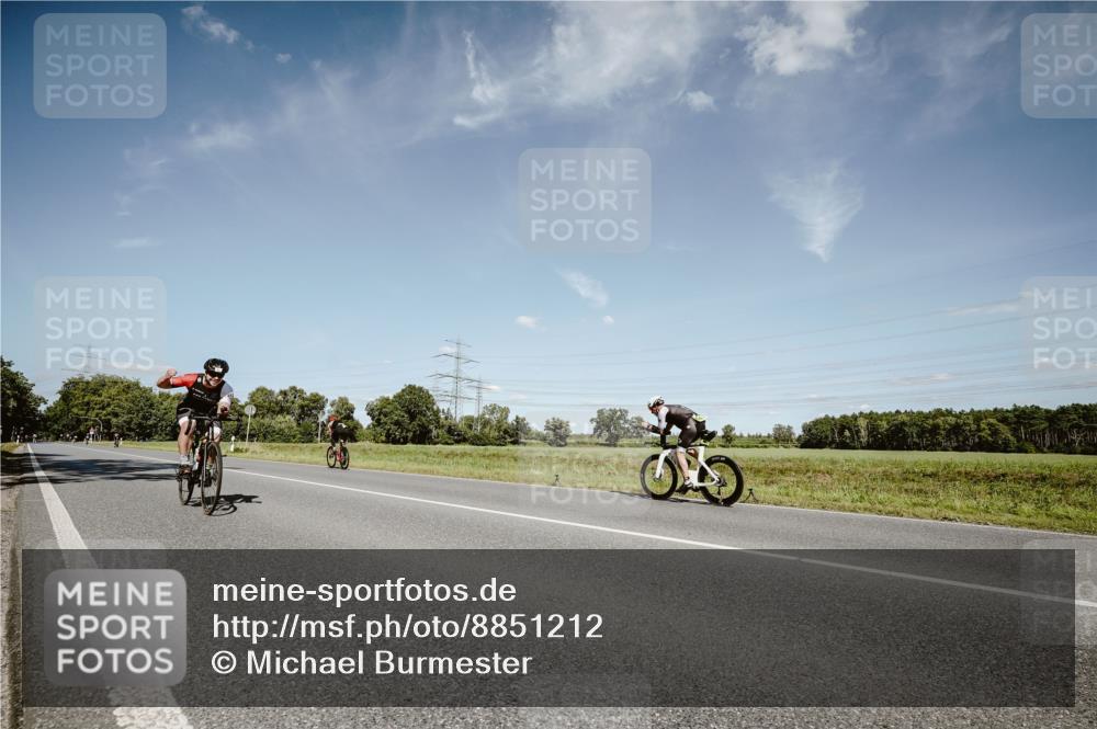 07.09.2025 - 19. Norderstedt Triathlon Michael Burmester http://msf.ph/oto/8851212 07.09.2025 14:22:57 Radfahren 968 meine-sportfotos.de