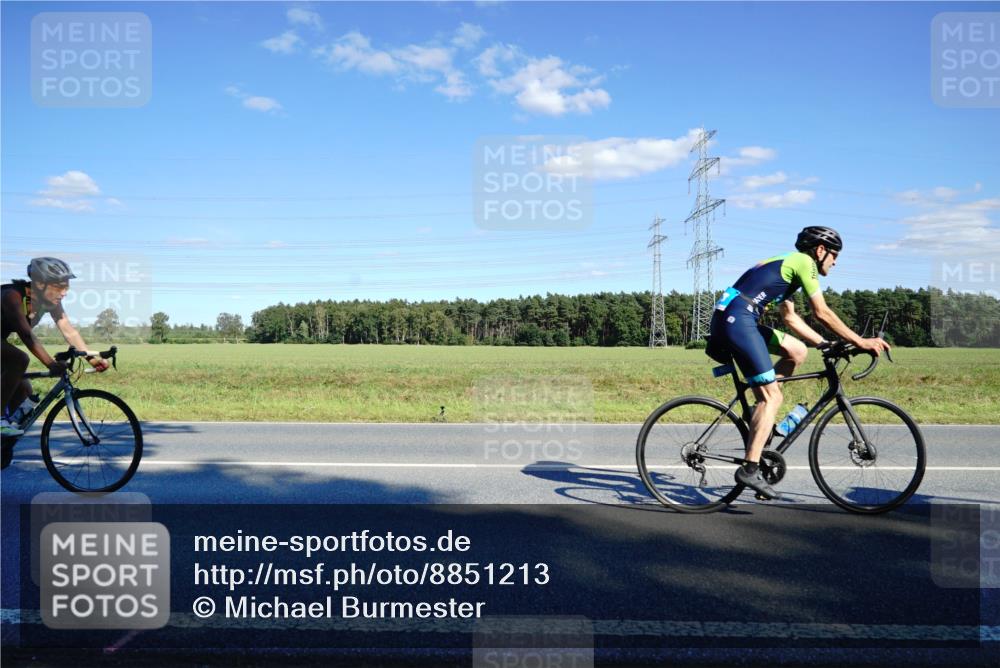 07.09.2025 - 19. Norderstedt Triathlon Michael Burmester http://msf.ph/oto/8851213 07.09.2025 15:40:06 Radfahren 923, 924, 1400, 1422, 1448, 1485 meine-sportfotos.de