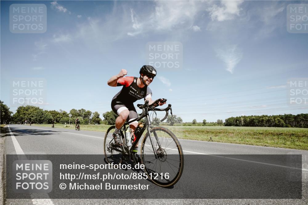 07.09.2025 - 19. Norderstedt Triathlon Michael Burmester http://msf.ph/oto/8851216 07.09.2025 14:22:57 Radfahren 968 meine-sportfotos.de