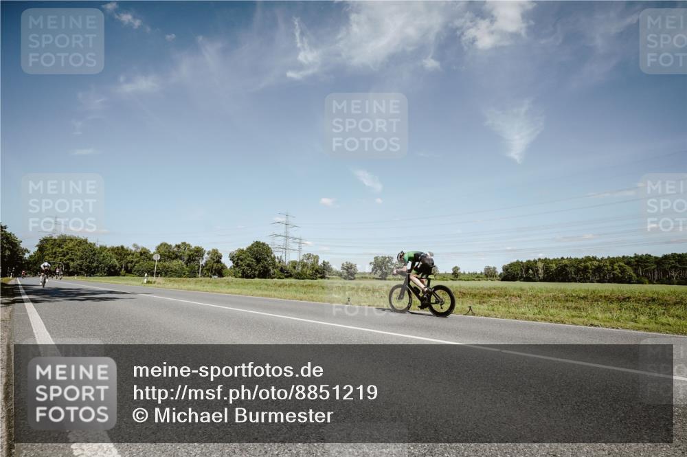 07.09.2025 - 19. Norderstedt Triathlon Michael Burmester http://msf.ph/oto/8851219 07.09.2025 14:23:05 Radfahren 1501 meine-sportfotos.de