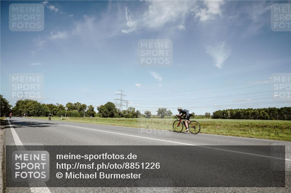 07.09.2025 - 19. Norderstedt Triathlon Michael Burmester http://msf.ph/oto/8851226 07.09.2025 14:23:08 Radfahren 1501 meine-sportfotos.de