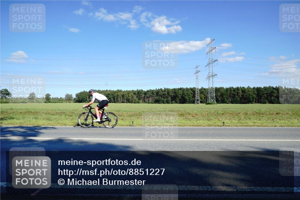 07.09.2025 - 19. Norderstedt Triathlon Michael Burmester http://msf.ph/oto/8851227 07.09.2025 15:40:18 Radfahren 501, 868, 1497, 1526 meine-sportfotos.de