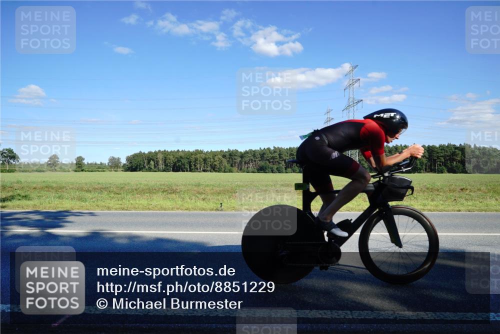 07.09.2025 - 19. Norderstedt Triathlon Michael Burmester http://msf.ph/oto/8851229 07.09.2025 15:40:20 Radfahren 501, 868, 886, 890 meine-sportfotos.de