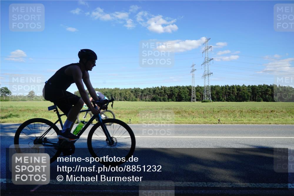 07.09.2025 - 19. Norderstedt Triathlon Michael Burmester http://msf.ph/oto/8851232 07.09.2025 15:40:21 Radfahren 501, 886, 890 meine-sportfotos.de