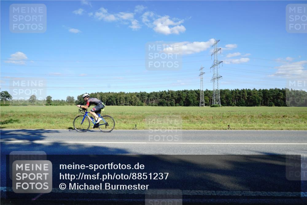 07.09.2025 - 19. Norderstedt Triathlon Michael Burmester http://msf.ph/oto/8851237 07.09.2025 15:40:23 Radfahren 501, 886, 890 meine-sportfotos.de