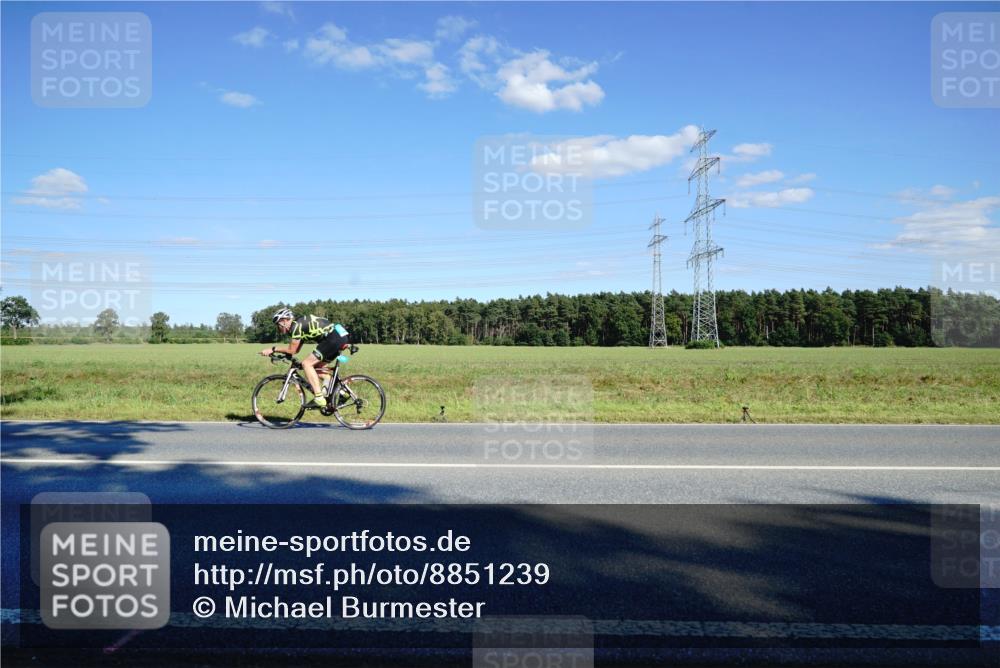 07.09.2025 - 19. Norderstedt Triathlon Michael Burmester http://msf.ph/oto/8851239 07.09.2025 15:40:25 Radfahren 886, 890, 1430 meine-sportfotos.de