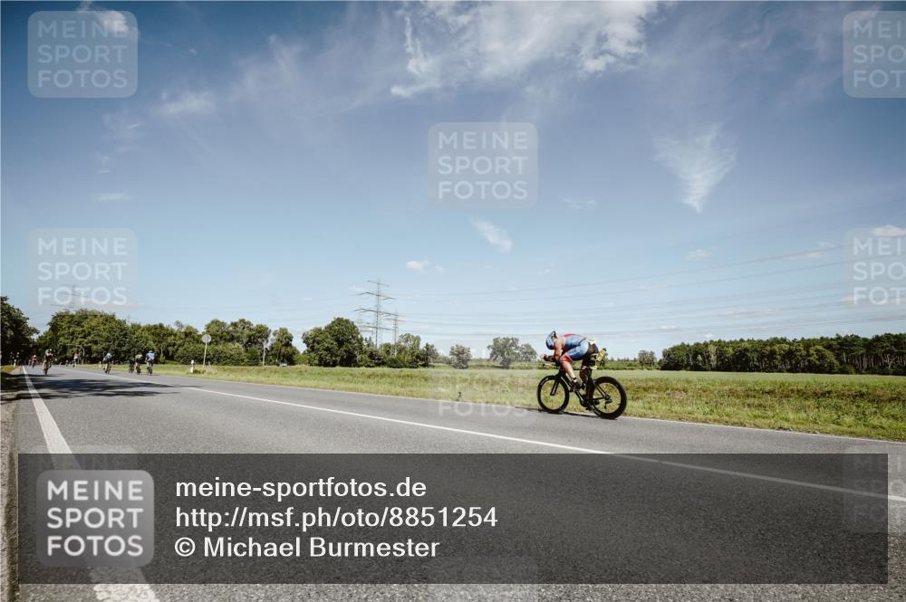 07.09.2025 - 19. Norderstedt Triathlon Michael Burmester http://msf.ph/oto/8851254 07.09.2025 14:23:38 Radfahren 1502 meine-sportfotos.de
