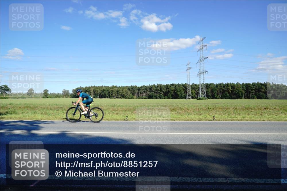 07.09.2025 - 19. Norderstedt Triathlon Michael Burmester http://msf.ph/oto/8851257 07.09.2025 15:40:33 Radfahren 376, 510, 537, 1522 meine-sportfotos.de