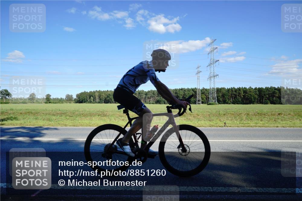 07.09.2025 - 19. Norderstedt Triathlon Michael Burmester http://msf.ph/oto/8851260 07.09.2025 15:40:34 Radfahren 376, 510, 537 meine-sportfotos.de
