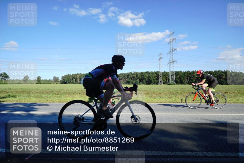 07.09.2025 - 19. Norderstedt Triathlon Michael Burmester http://msf.ph/oto/8851269 07.09.2025 15:40:43 Radfahren 403, 446, 929 meine-sportfotos.de