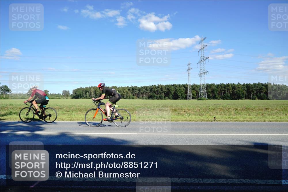 07.09.2025 - 19. Norderstedt Triathlon Michael Burmester http://msf.ph/oto/8851271 07.09.2025 15:40:43 Radfahren 403, 446, 929 meine-sportfotos.de