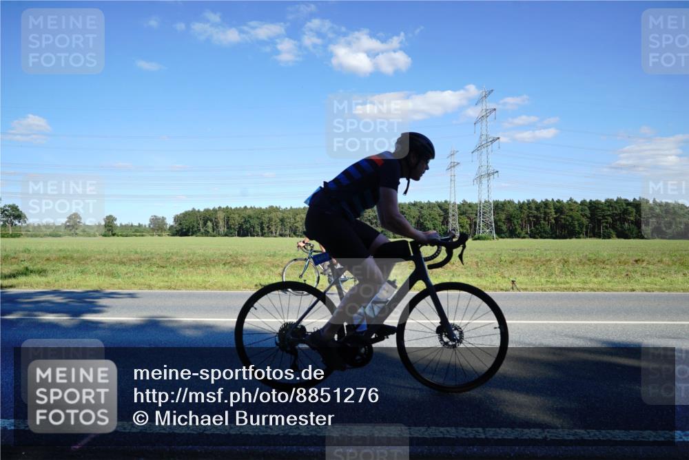 07.09.2025 - 19. Norderstedt Triathlon Michael Burmester http://msf.ph/oto/8851276 07.09.2025 15:40:46 Radfahren 403, 416, 446, 1444 meine-sportfotos.de