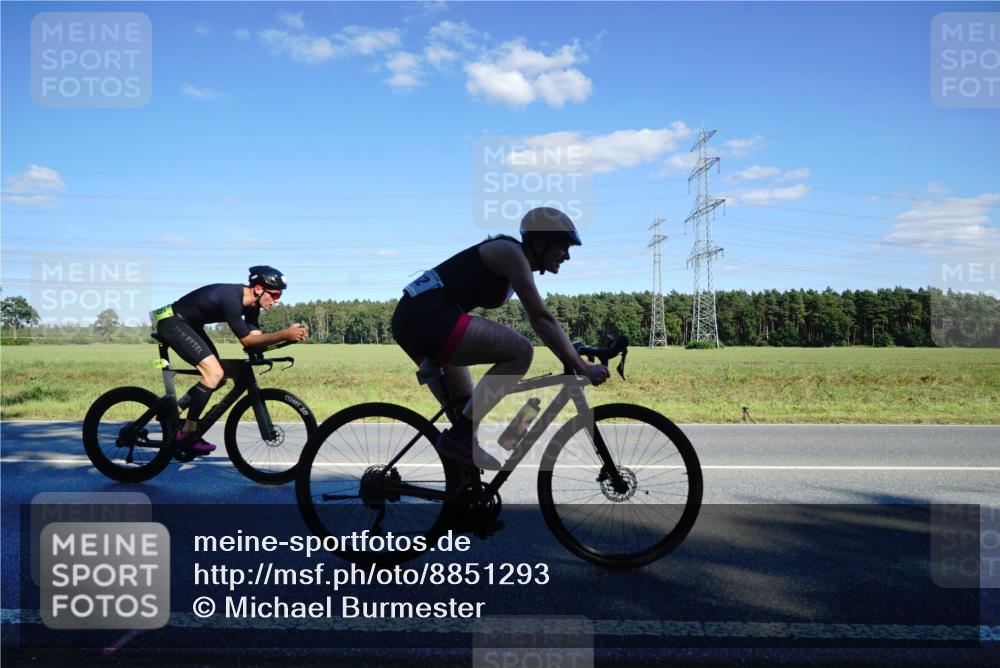 07.09.2025 - 19. Norderstedt Triathlon Michael Burmester http://msf.ph/oto/8851293 07.09.2025 15:40:58 Radfahren 448, 506, 513, 541, 952 meine-sportfotos.de