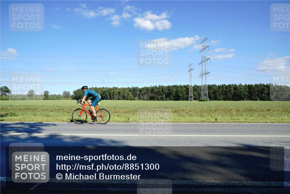 07.09.2025 - 19. Norderstedt Triathlon Michael Burmester http://msf.ph/oto/8851300 07.09.2025 15:41:02 Radfahren 448, 506, 539, 952 meine-sportfotos.de