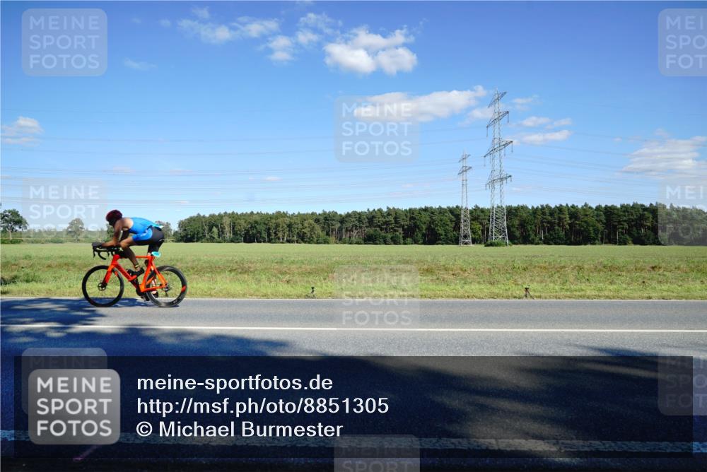 07.09.2025 - 19. Norderstedt Triathlon Michael Burmester http://msf.ph/oto/8851305 07.09.2025 15:41:04 Radfahren 448, 539, 942 meine-sportfotos.de