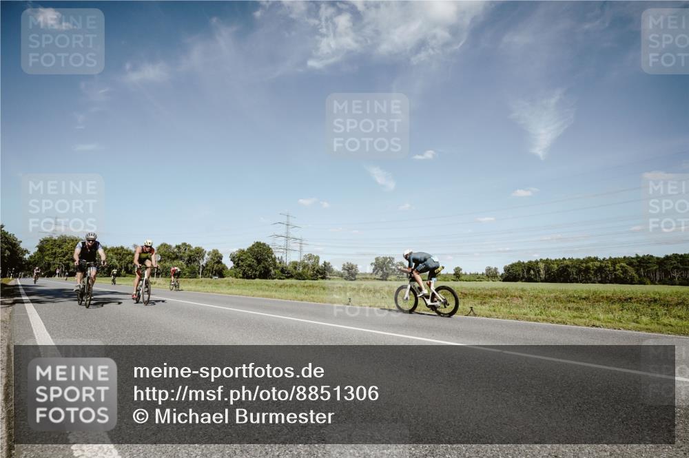 07.09.2025 - 19. Norderstedt Triathlon Michael Burmester http://msf.ph/oto/8851306 07.09.2025 14:24:09 Radfahren 410, 965, 970, 996, 1018, 1505 meine-sportfotos.de