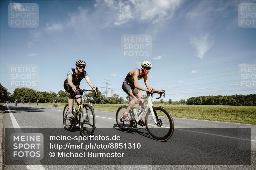 07.09.2025 - 19. Norderstedt Triathlon Michael Burmester http://msf.ph/oto/8851310 07.09.2025 14:24:09 Radfahren 410, 965, 970, 996, 1018, 1505 meine-sportfotos.de