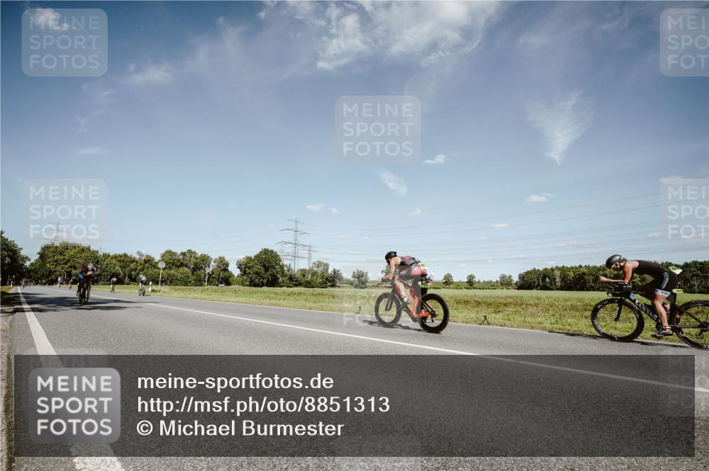 07.09.2025 - 19. Norderstedt Triathlon Michael Burmester http://msf.ph/oto/8851313 07.09.2025 14:24:11 Radfahren 410, 996, 1018, 1505 meine-sportfotos.de