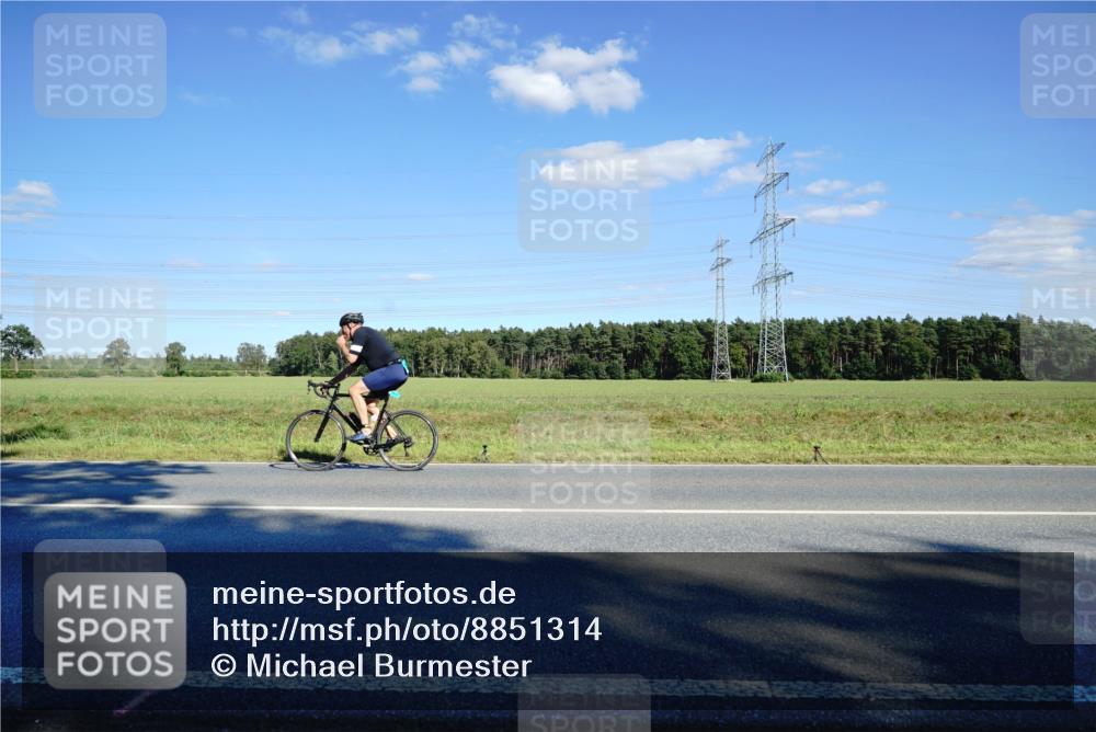 07.09.2025 - 19. Norderstedt Triathlon Michael Burmester http://msf.ph/oto/8851314 07.09.2025 15:41:14 Radfahren 527, 1443 meine-sportfotos.de