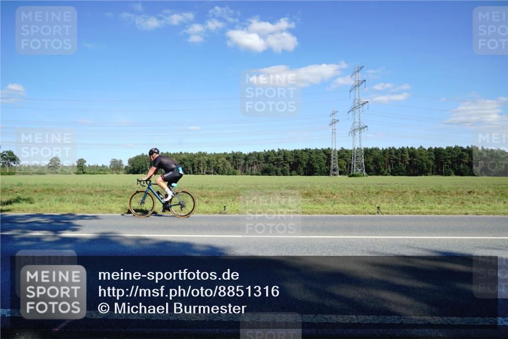 07.09.2025 - 19. Norderstedt Triathlon Michael Burmester http://msf.ph/oto/8851316 07.09.2025 15:41:15 Radfahren 527 meine-sportfotos.de