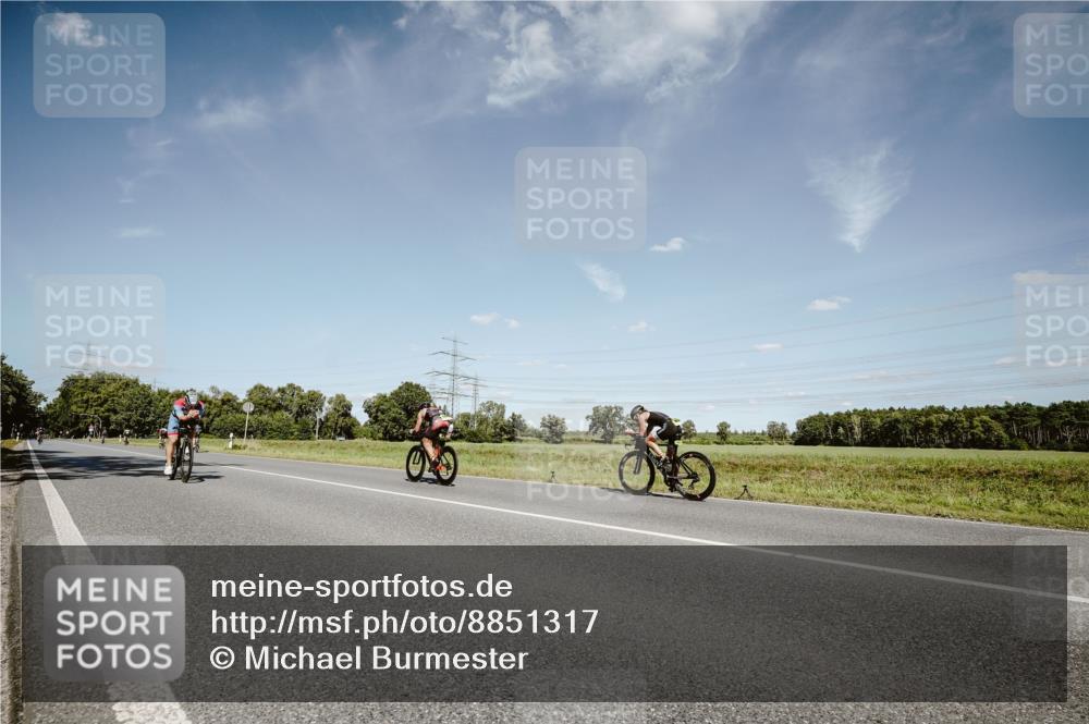 07.09.2025 - 19. Norderstedt Triathlon Michael Burmester http://msf.ph/oto/8851317 07.09.2025 14:24:11 Radfahren 410, 996, 1018, 1505 meine-sportfotos.de