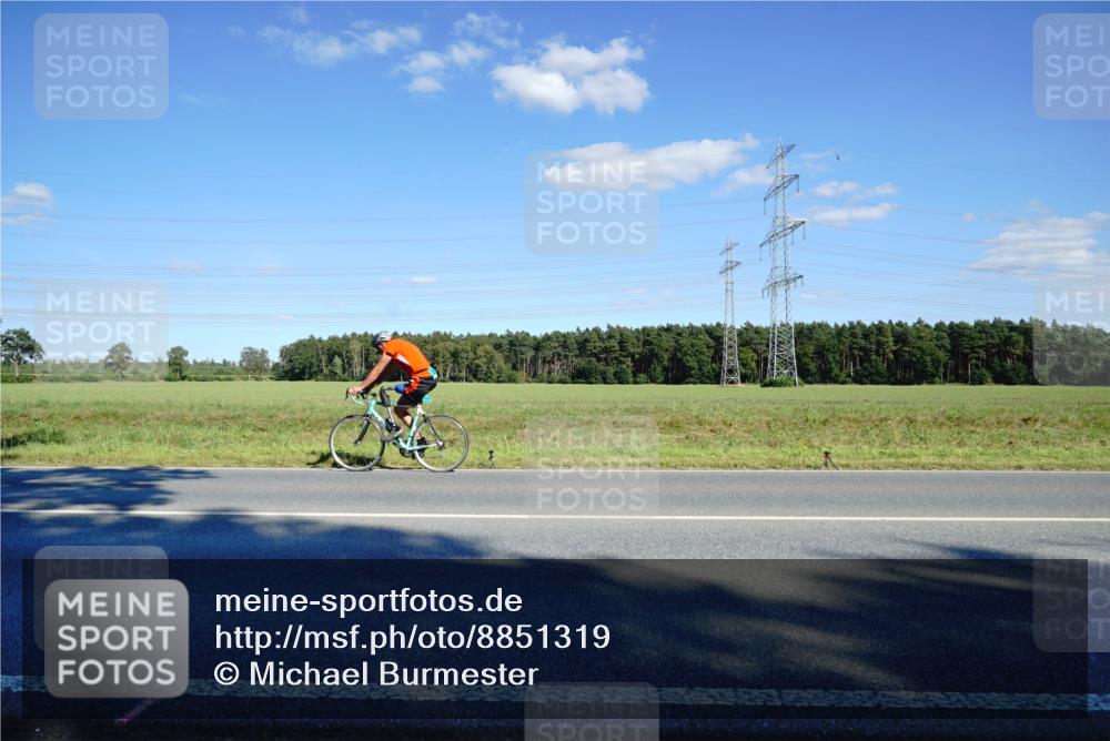 07.09.2025 - 19. Norderstedt Triathlon Michael Burmester http://msf.ph/oto/8851319 07.09.2025 15:41:17 Radfahren 362, 396, 550, 864 meine-sportfotos.de