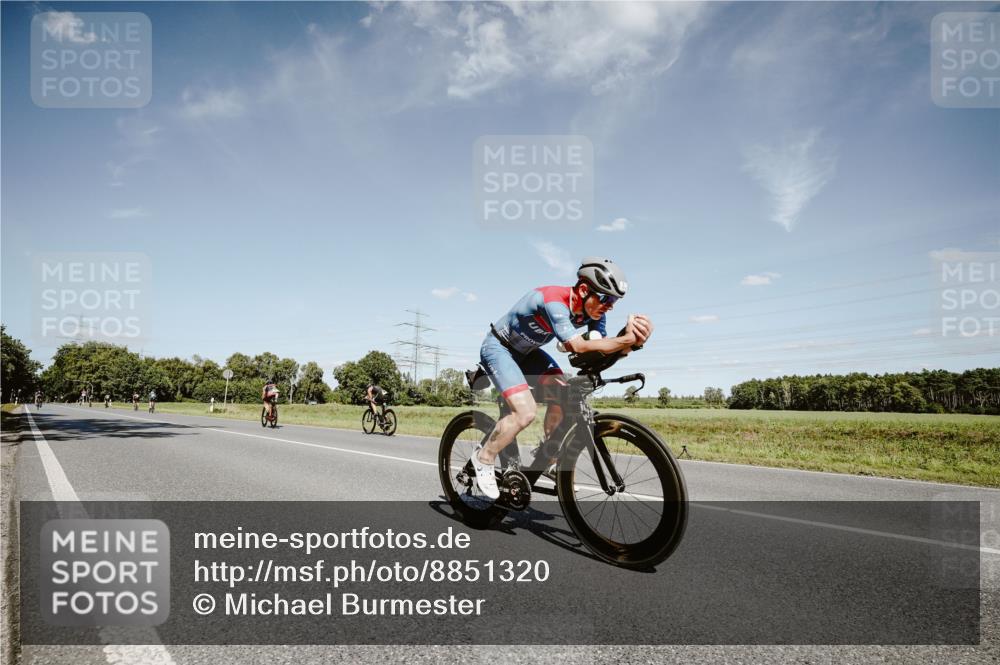 07.09.2025 - 19. Norderstedt Triathlon Michael Burmester http://msf.ph/oto/8851320 07.09.2025 14:24:12 Radfahren 410, 996, 1018 meine-sportfotos.de