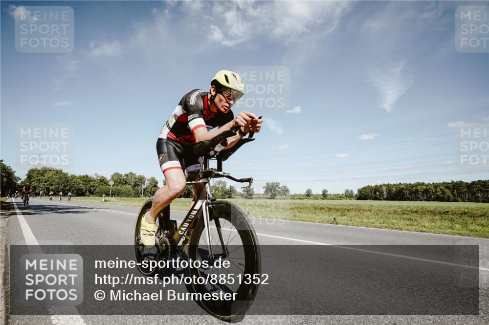 07.09.2025 - 19. Norderstedt Triathlon Michael Burmester http://msf.ph/oto/8851352 07.09.2025 14:24:25 Radfahren 363, 978, 1011 meine-sportfotos.de