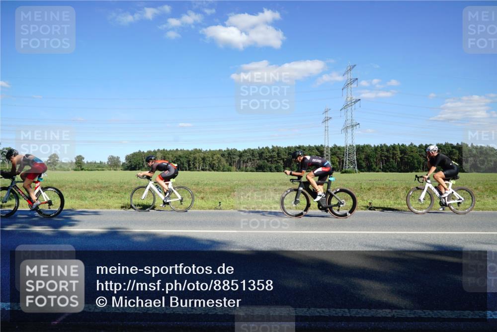 07.09.2025 - 19. Norderstedt Triathlon Michael Burmester http://msf.ph/oto/8851358 07.09.2025 15:41:48 Radfahren 870, 956, 1435 meine-sportfotos.de
