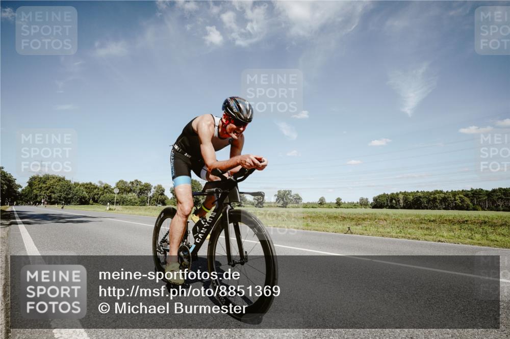 07.09.2025 - 19. Norderstedt Triathlon Michael Burmester http://msf.ph/oto/8851369 07.09.2025 14:24:41 Radfahren 988 meine-sportfotos.de