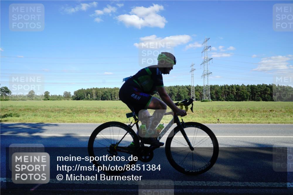07.09.2025 - 19. Norderstedt Triathlon Michael Burmester http://msf.ph/oto/8851384 07.09.2025 15:41:58 Radfahren 365, 465, 499, 540, 871, 889, 1547 meine-sportfotos.de