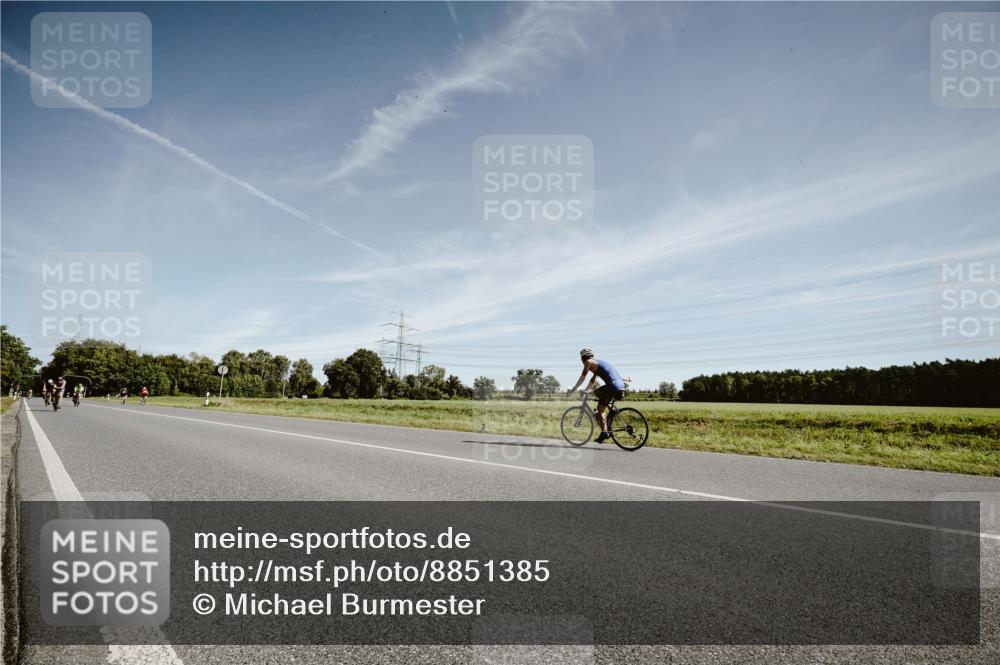 07.09.2025 - 19. Norderstedt Triathlon Michael Burmester http://msf.ph/oto/8851385 07.09.2025 11:21:22 Radfahren 770, 834 meine-sportfotos.de
