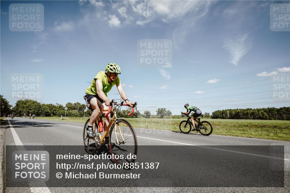 07.09.2025 - 19. Norderstedt Triathlon Michael Burmester http://msf.ph/oto/8851387 07.09.2025 14:24:57 Radfahren 1466 meine-sportfotos.de