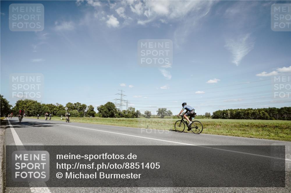 07.09.2025 - 19. Norderstedt Triathlon Michael Burmester http://msf.ph/oto/8851405 07.09.2025 14:25:02 Radfahren 1019, 1037 meine-sportfotos.de
