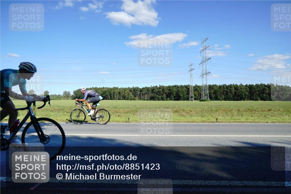 07.09.2025 - 19. Norderstedt Triathlon Michael Burmester http://msf.ph/oto/8851423 07.09.2025 15:42:34 Radfahren 520, 953 meine-sportfotos.de