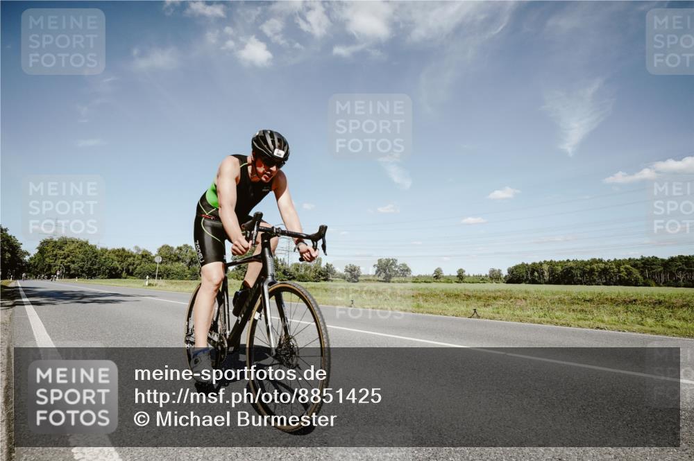 07.09.2025 - 19. Norderstedt Triathlon Michael Burmester http://msf.ph/oto/8851425 07.09.2025 14:25:16 Radfahren 888 meine-sportfotos.de